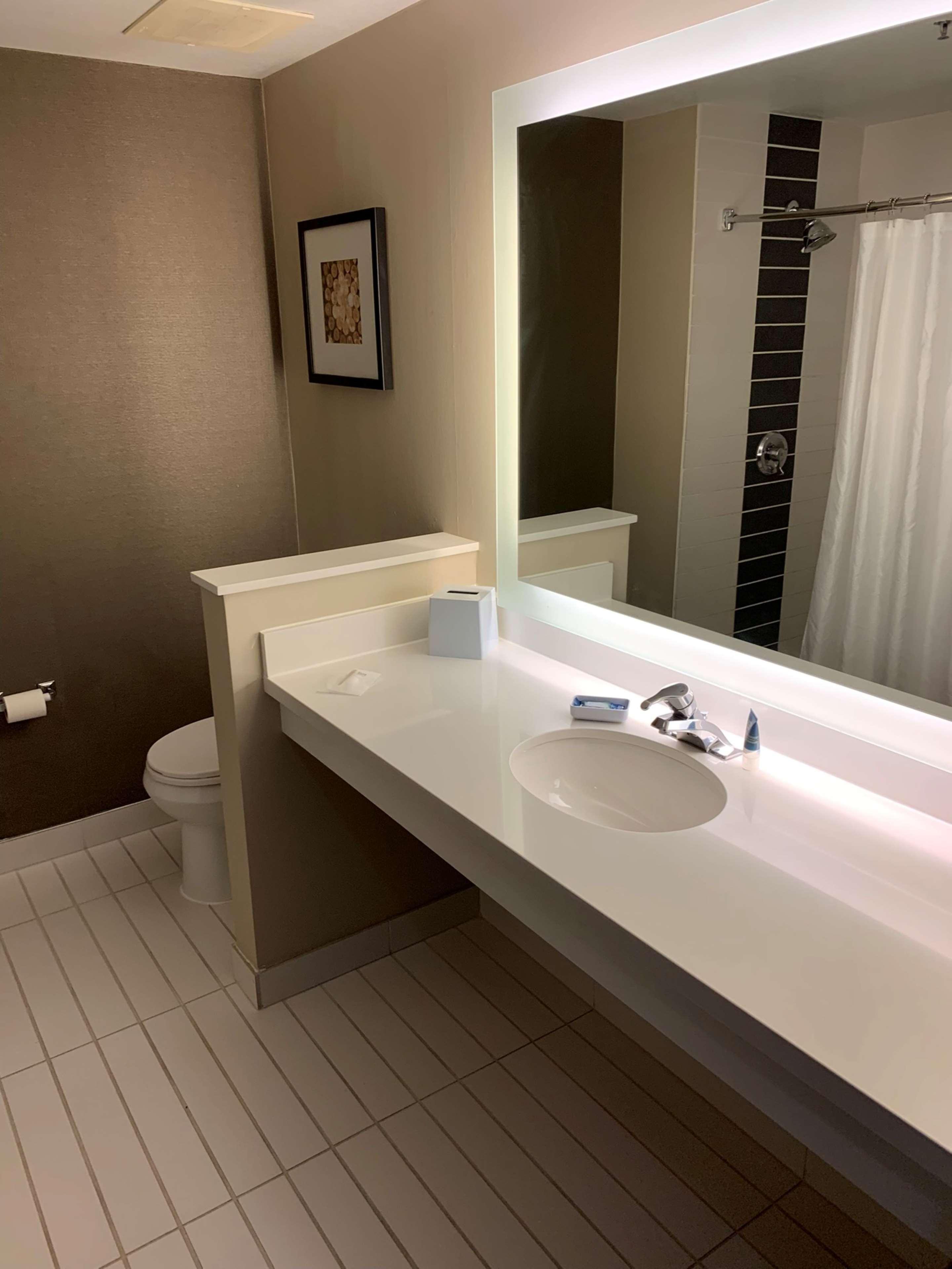 Doubletree By Hilton Las Vegas East Flamingo Exteriör bild