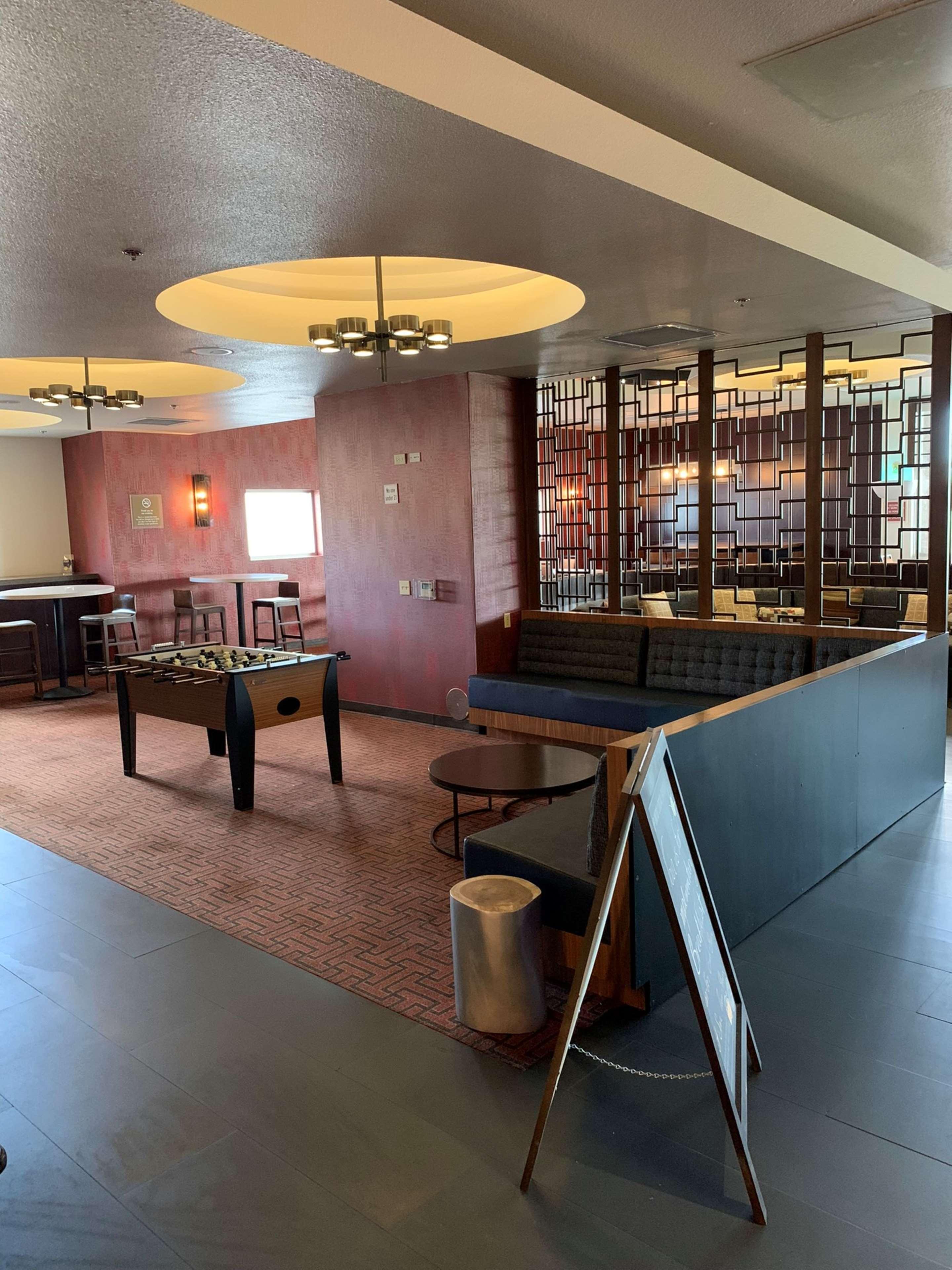 Doubletree By Hilton Las Vegas East Flamingo Exteriör bild