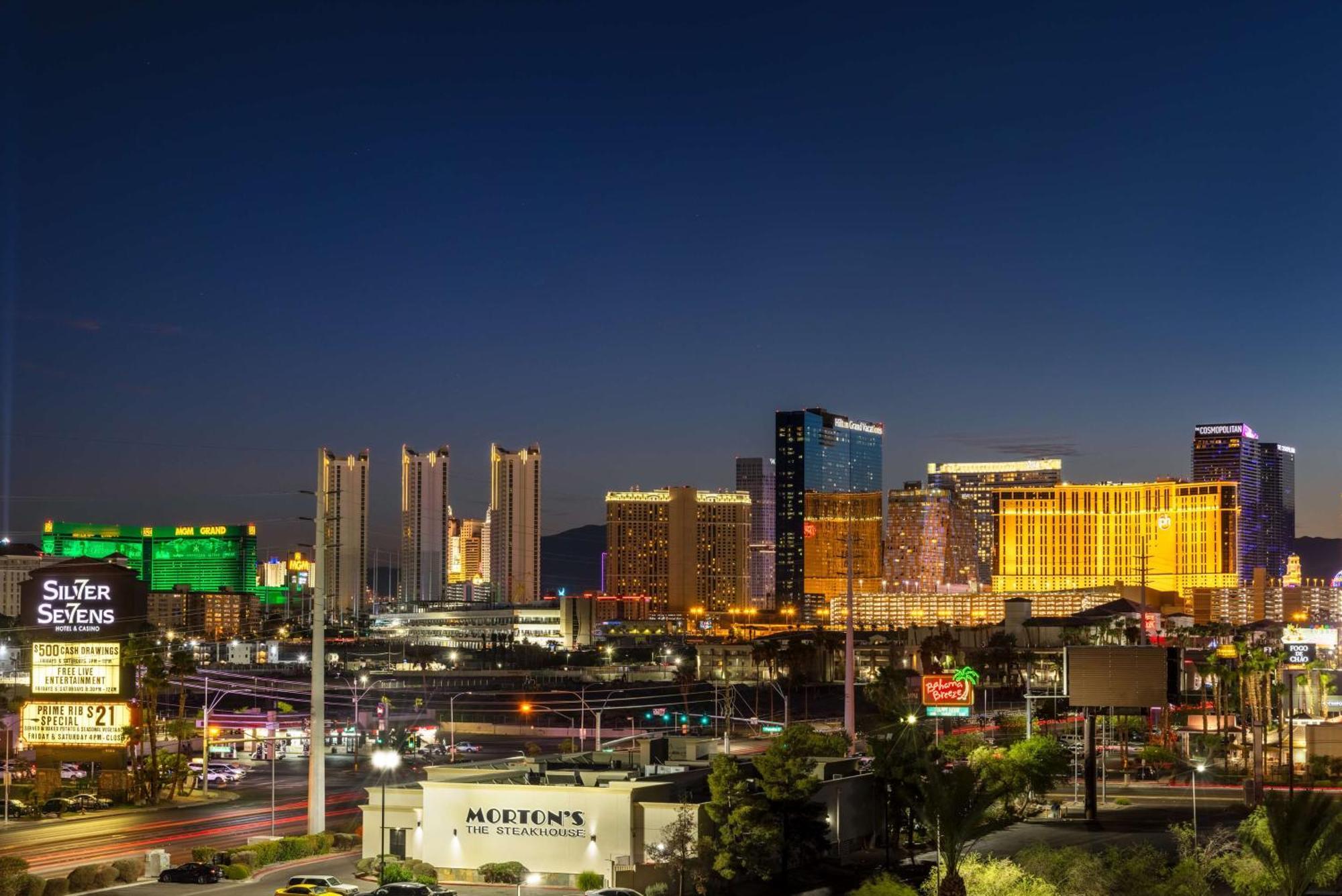 Doubletree By Hilton Las Vegas East Flamingo Exteriör bild